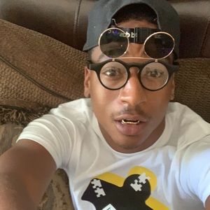Meet your Posher, Dejuante